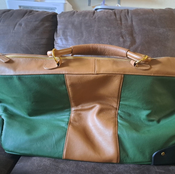 Green JM New York Travel Bag, with matching purse - Picture 2 of 6